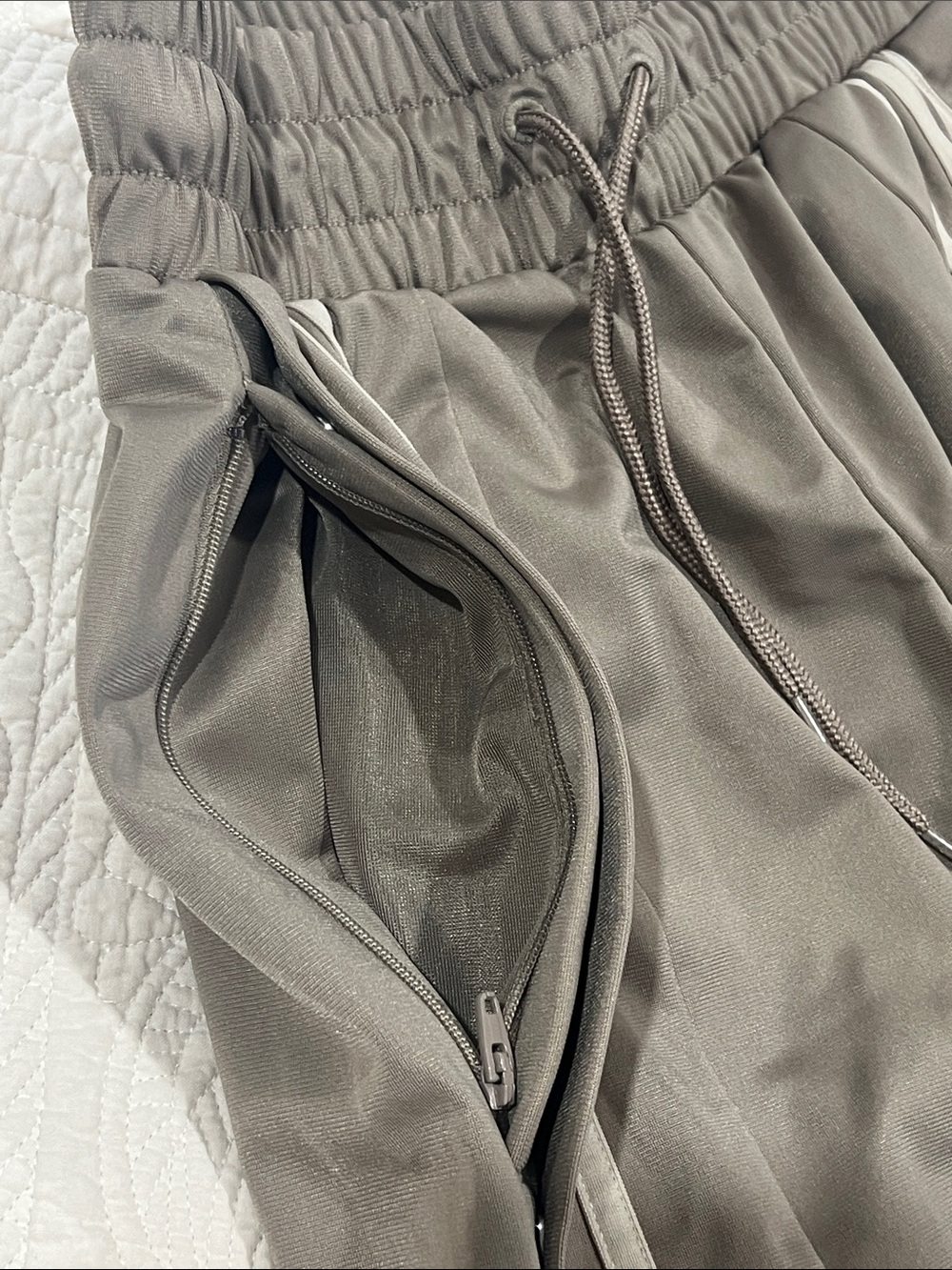 ADIDAS Adibreak shorts in Chalky Taupe Brown Breakaway shorts. size Medium - Picture 3 of 15